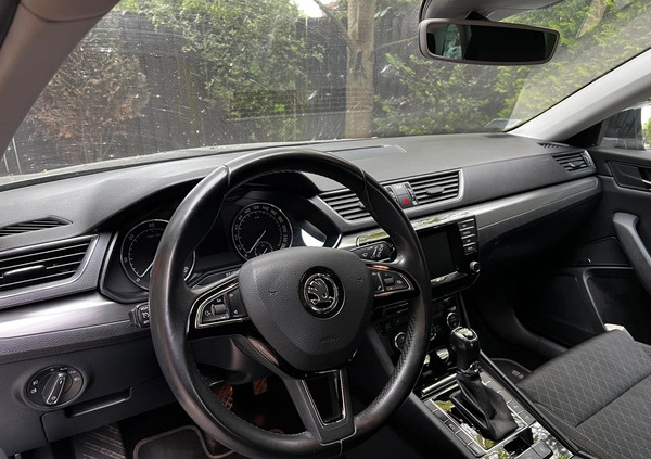 Skoda Superb cena 66000 przebieg: 224000, rok produkcji 2015 z Józefów małe 92